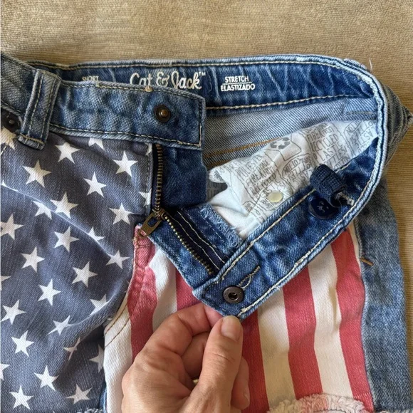 Cat & Jack Girls Denim Shorts American Flag Print Size 5 (6/6X) Distressed Hem - Picture 7 of 7